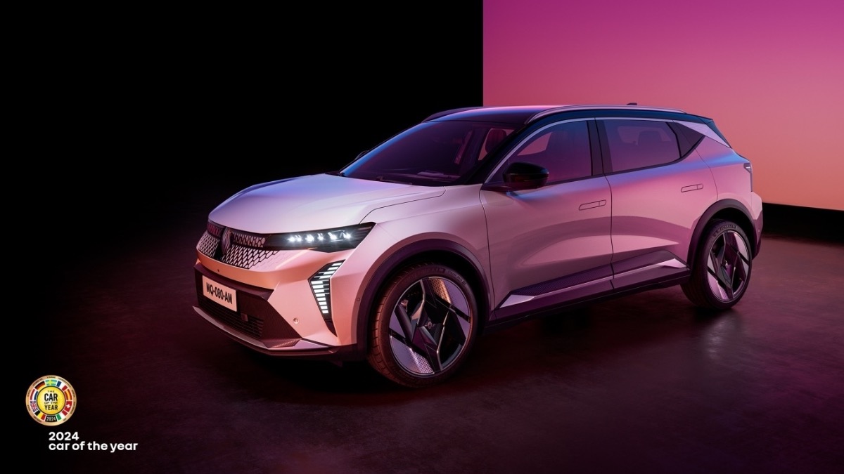 SCENIC E-TECH ELECTRIC VOTED THE CAR OF THE YEAR 2024