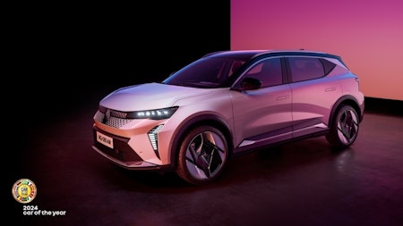 SCENIC E-TECH ELECTRIC VOTED THE CAR OF THE YEAR 2024