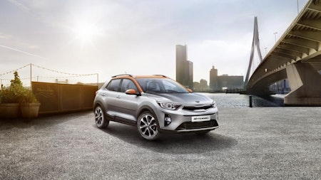 KIA STONIC: AN EYE-CATCHING AND CONFIDENT COMPACT CROSSOVER
