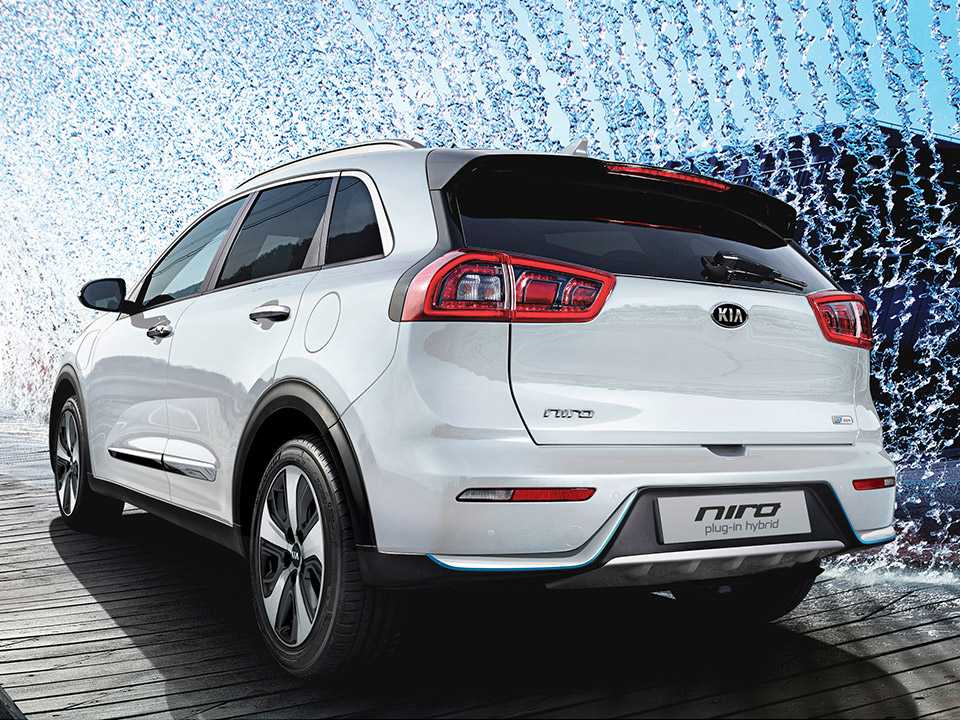 KIA NIRO AVAILABLE AT SUTTON PARK GROUP WINS BEST HYBRID IN DIESELCAR AND ECOCAR TOP 50