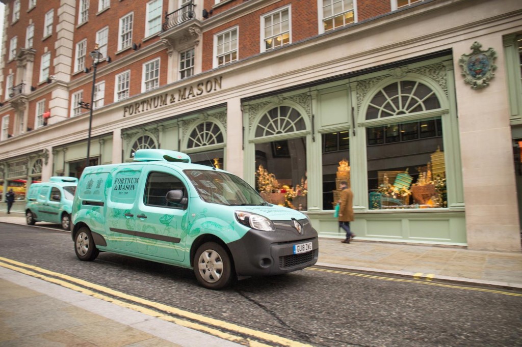 RENAULT KANGOO Z.E. 33 ENABLES FORTNUM & MASON TO WRAP UP ITS LONDON CHRISTMAS DELIVERIES WITH ZERO TAILPIPE EMISSIONS