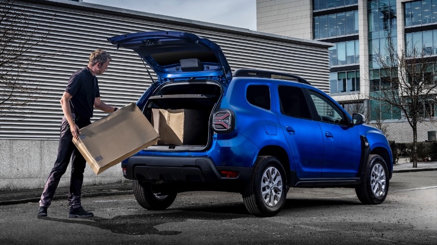 DACIA DUSTER COMMERCIAL WINS AT THE WHAT CAR? VAN AWARDS