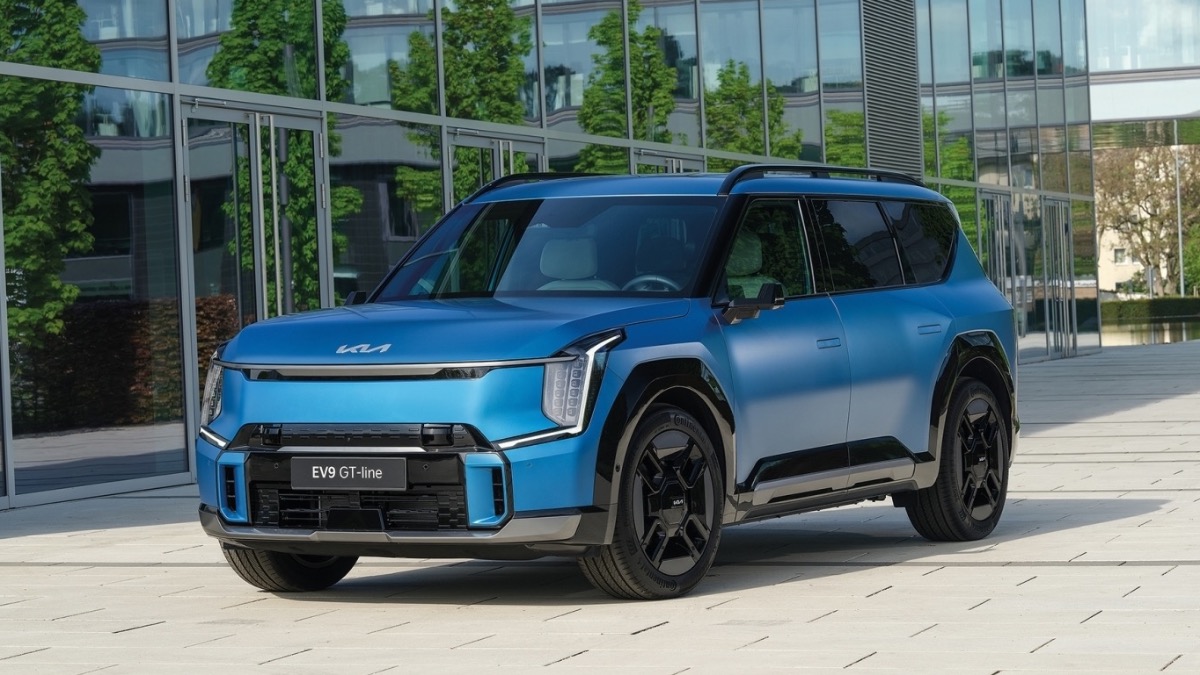 THE KIA EV9 BRINGS THE SUV OF TOMORROW TO THE WORLD OF TODAY