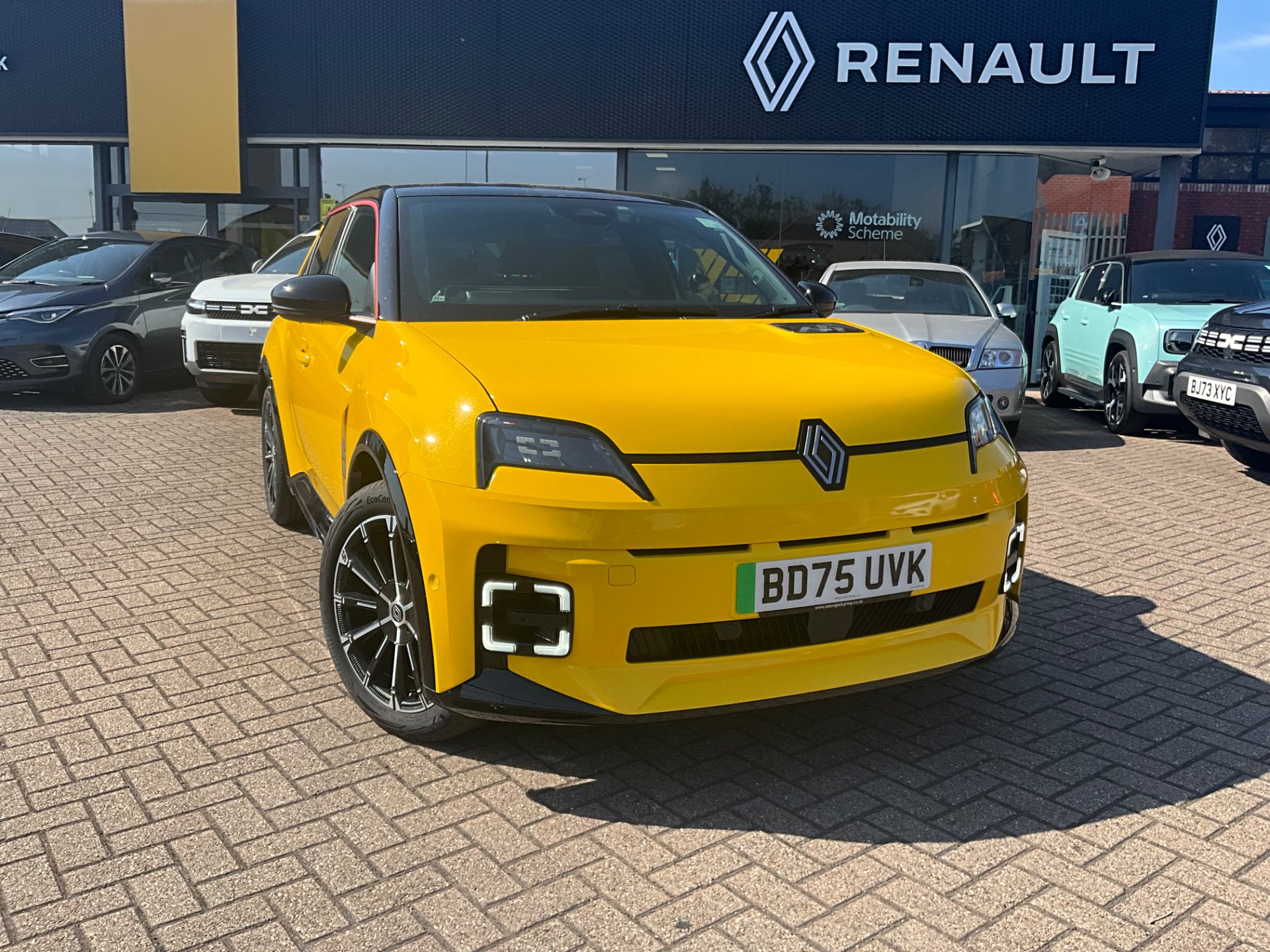 2025 RENAULT 5