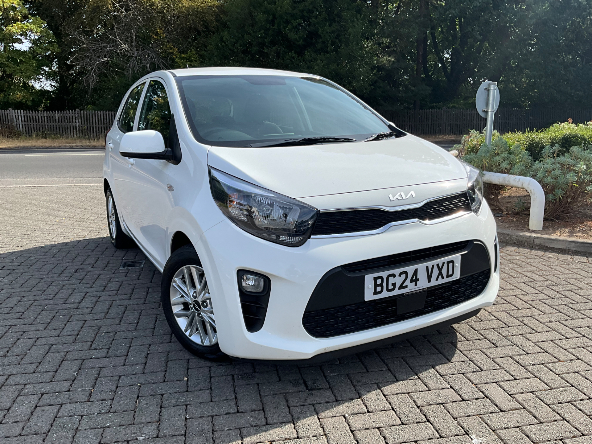 Kia Picanto listing photo