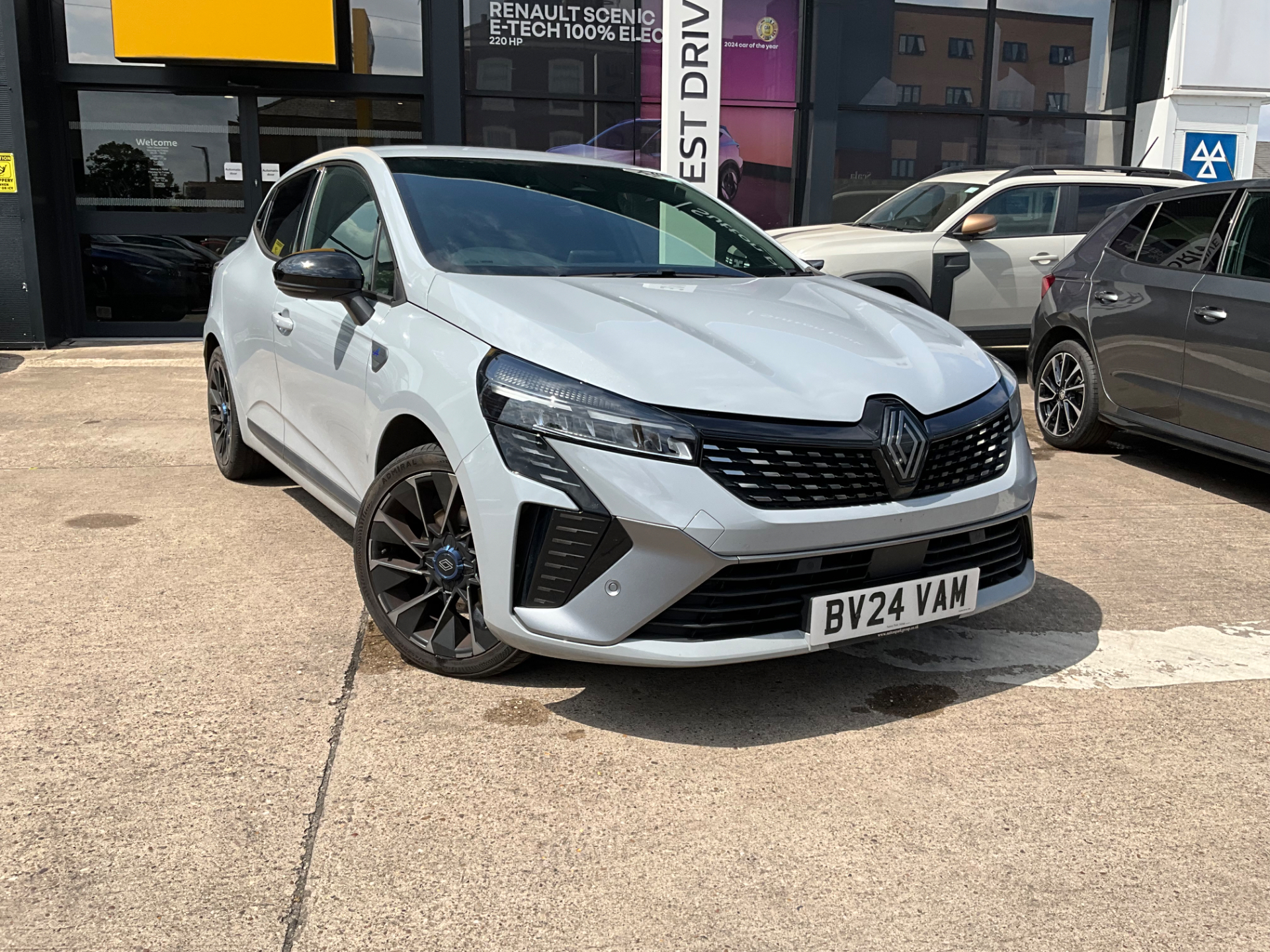 RENAULT CLIO 1.6 E TECH ESPRIT ALPINE HATCHBACK 5DR PETROL HYBRID AUTO HYBRID AUTOMATIC...