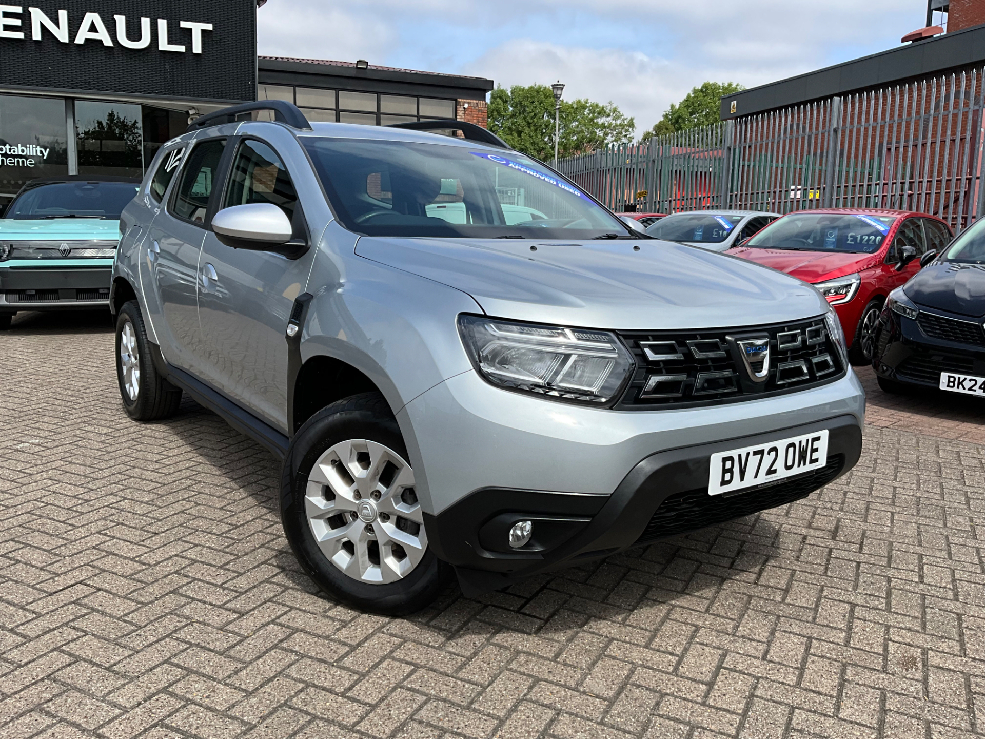 Dacia Duster listing photo