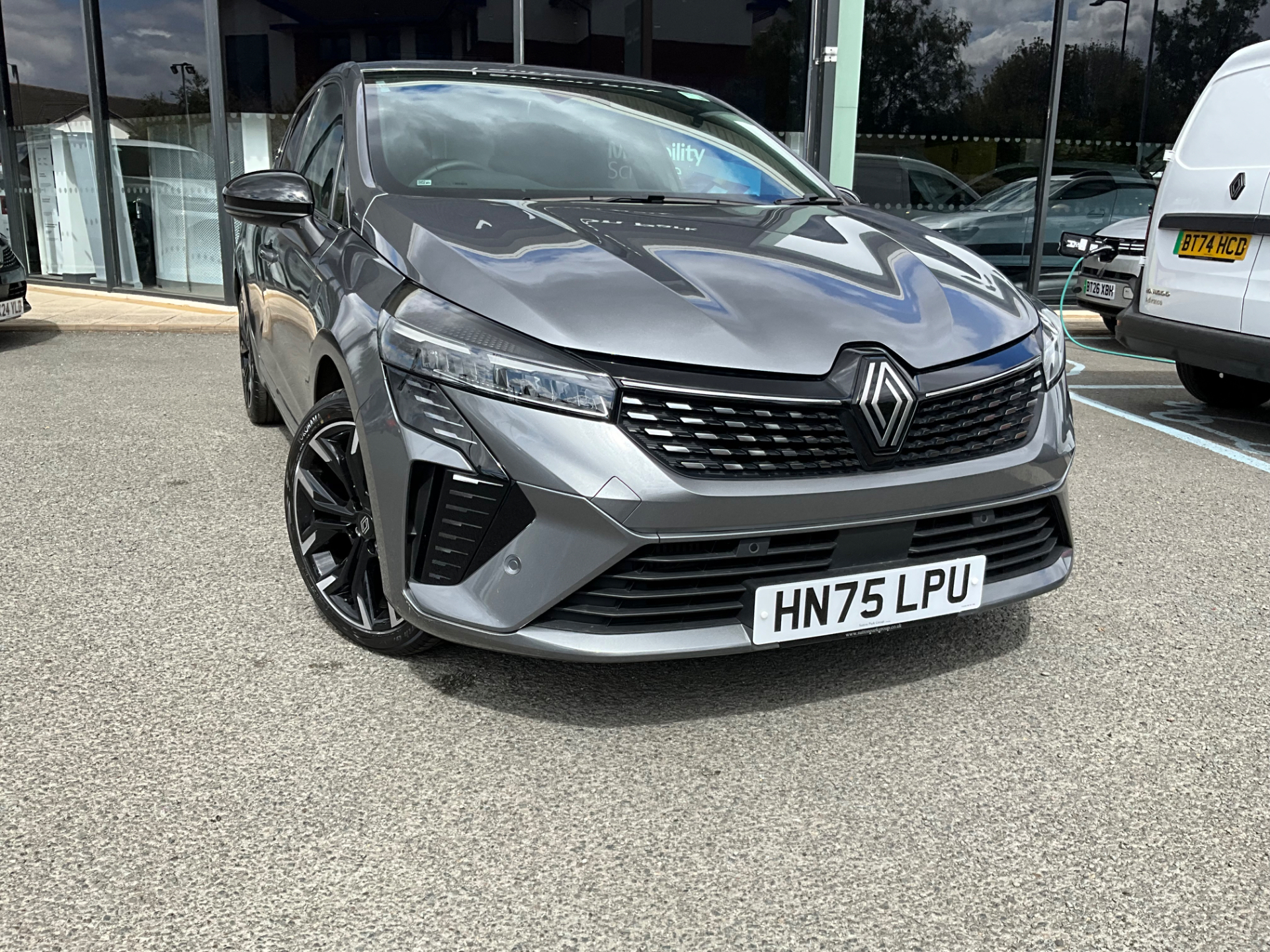 Renault Clio listing photo