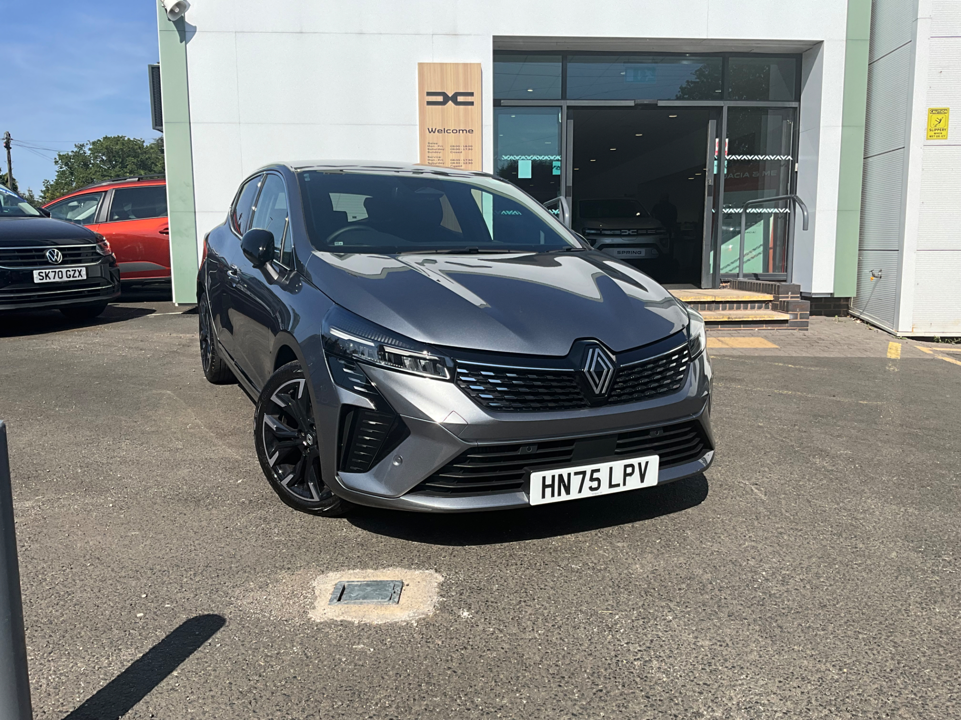 Renault Clio listing photo