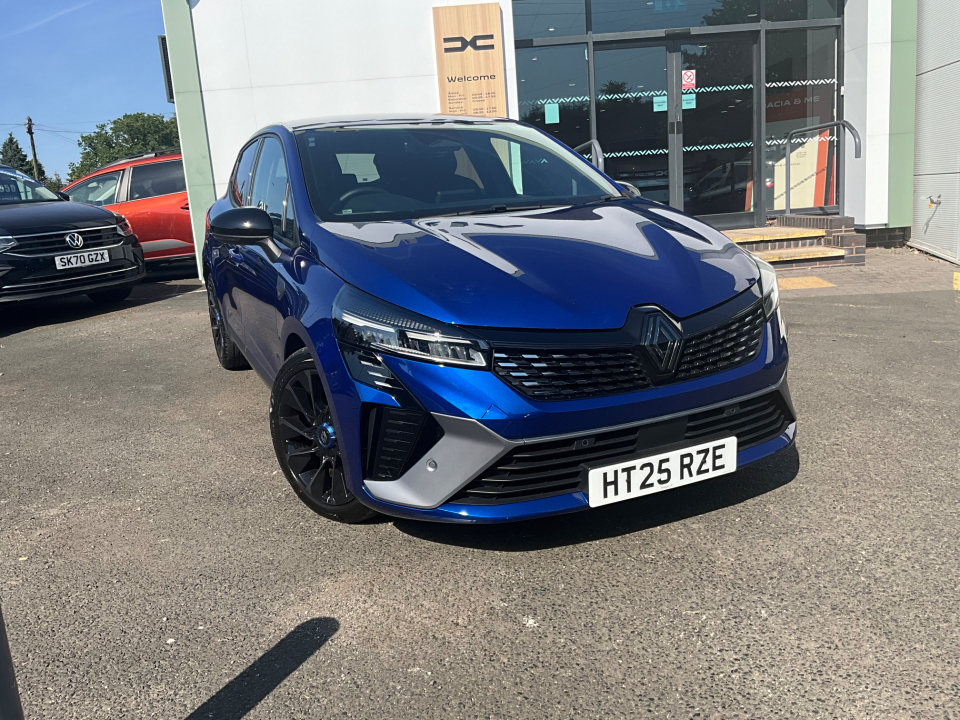 Renault Clio listing photo