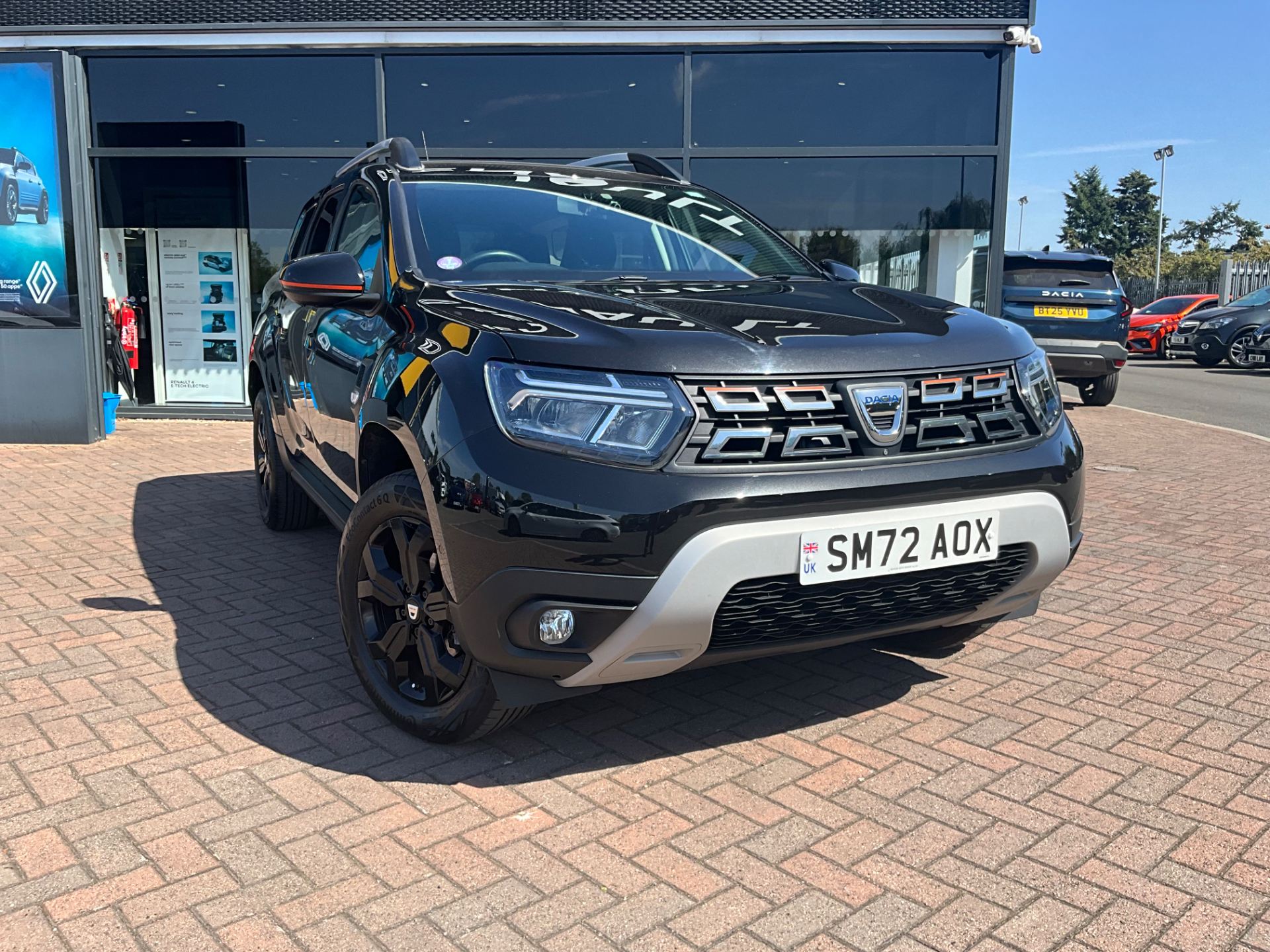 Dacia Duster listing photo