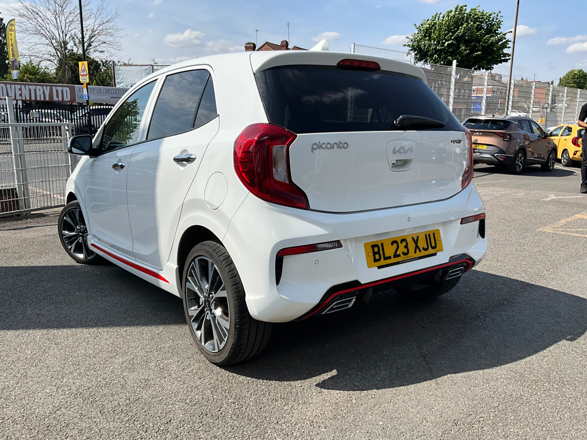 Kia Picanto listing photo